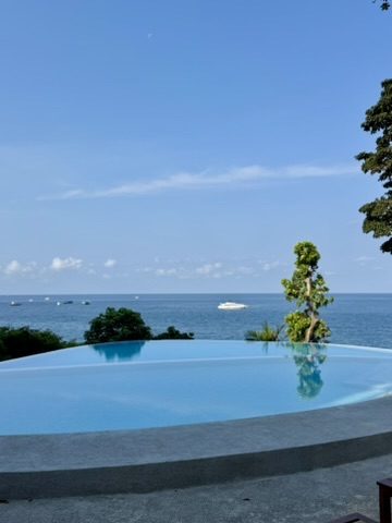 Infinity pool overlooking the ocean at Koh Tao