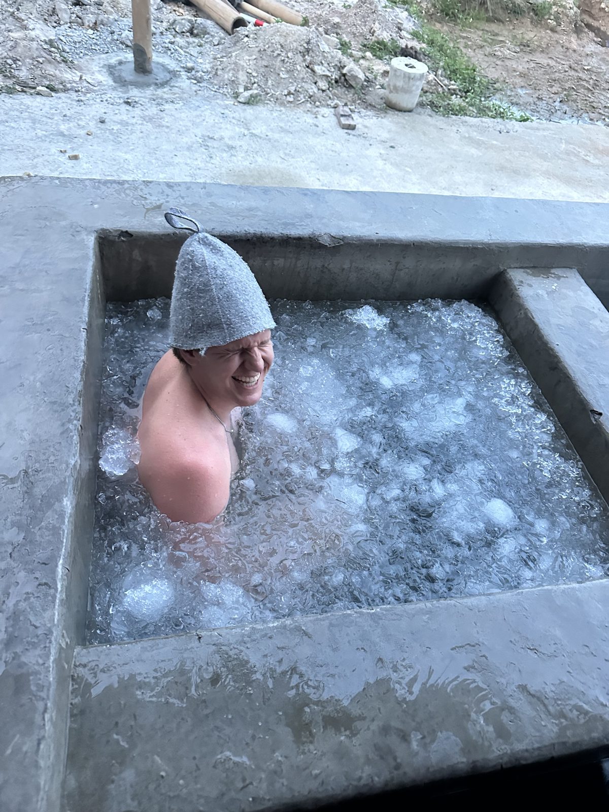 Ice bath with sauna hat