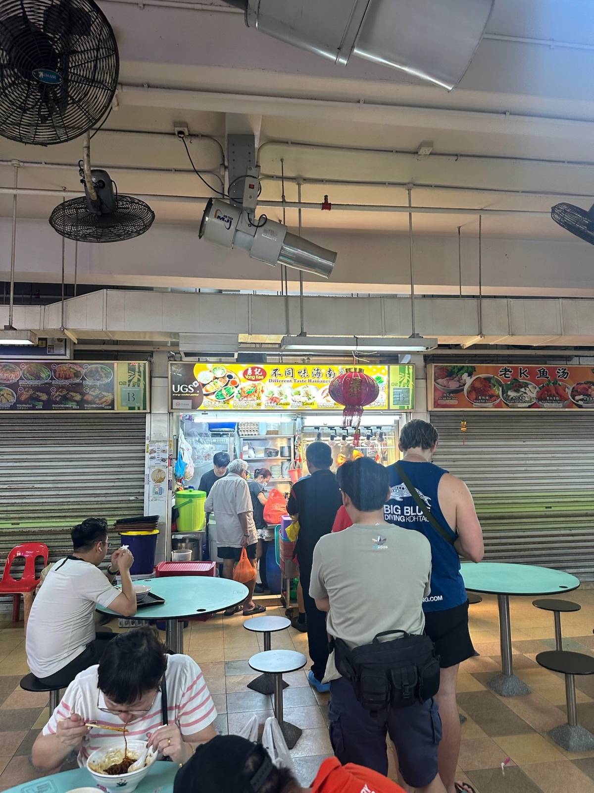 Queue at the Hainanese chicken rice stall at Maxwell Food Centre