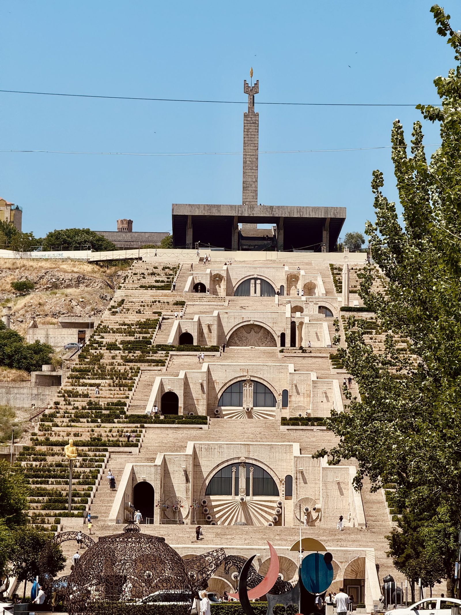 The stepped Cascade complex in Yerevan
